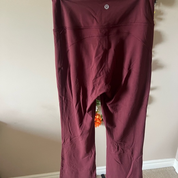 Lululemon Groove Nulu Flare Pants size 6 - Picture 4 of 5